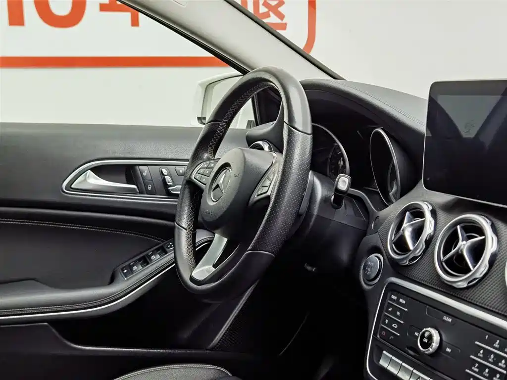 Mercedes-Benz GLA 2018 GLA 200 Fashion фото 22