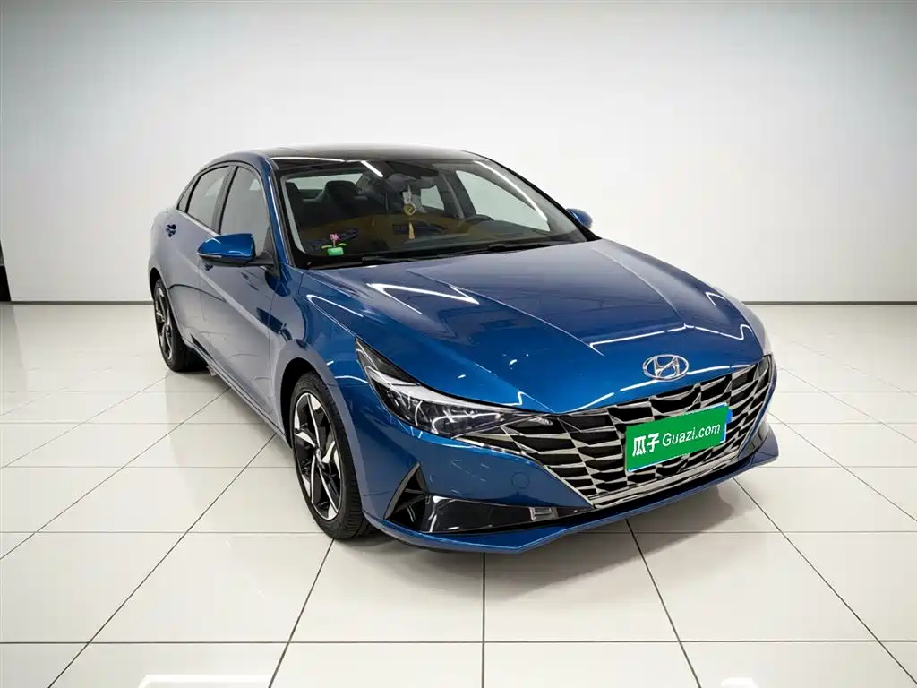 Hyundai Elantra 2021 1.5L CVT LUX Premium Edition фото 4