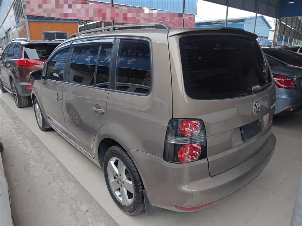 Volkswagen Touran 2015 1.4T DSG Comfort Edition 5-seater фото 5