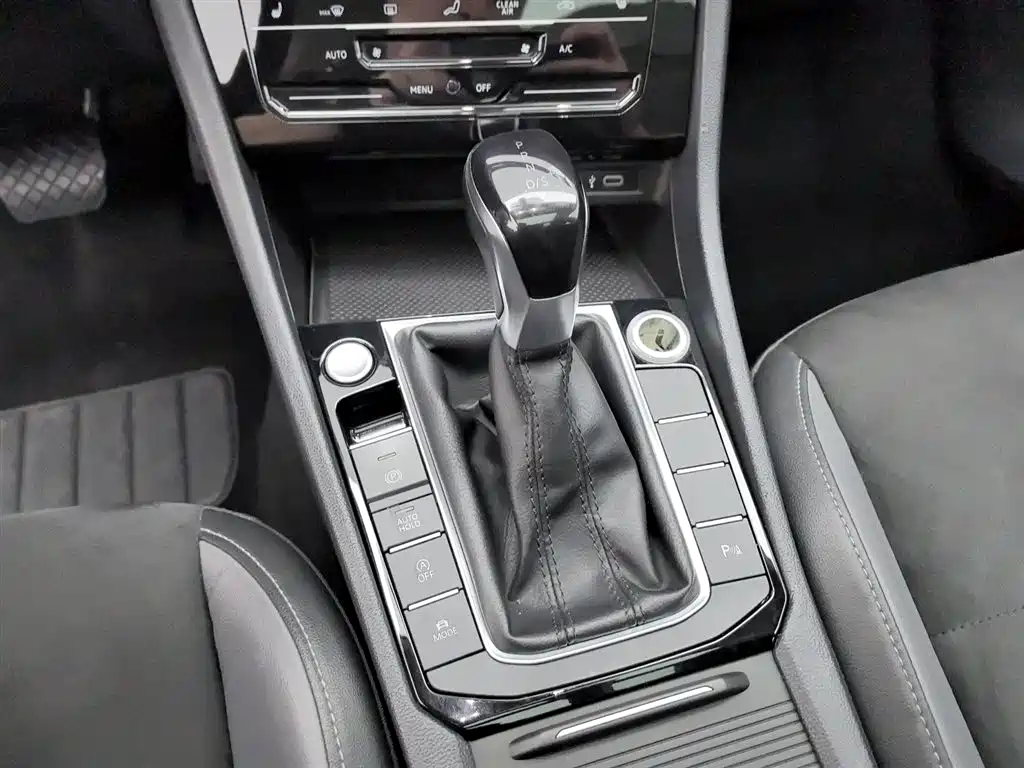Volkswagen Sagitar 2021 280TSI DSG Luxury Smart Connect фото 13