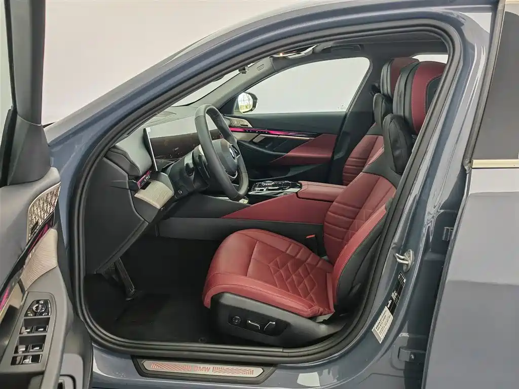 BMW 5 Series 2024 530Li Premium Luxury Package фото 10