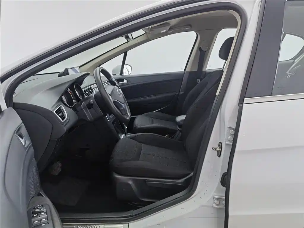 Peugeot 308 2014 Model Joy Edition Classic 1.6L Automatic Superior Style фото 10