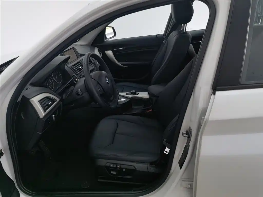 BMW 1 Series (Import) 2013 Facelift 118i Leading Model фото 10