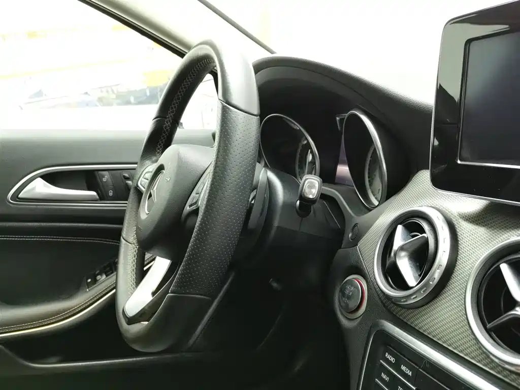 Mercedes-Benz GLA 2016 GLA 200 Dynamic фото 22