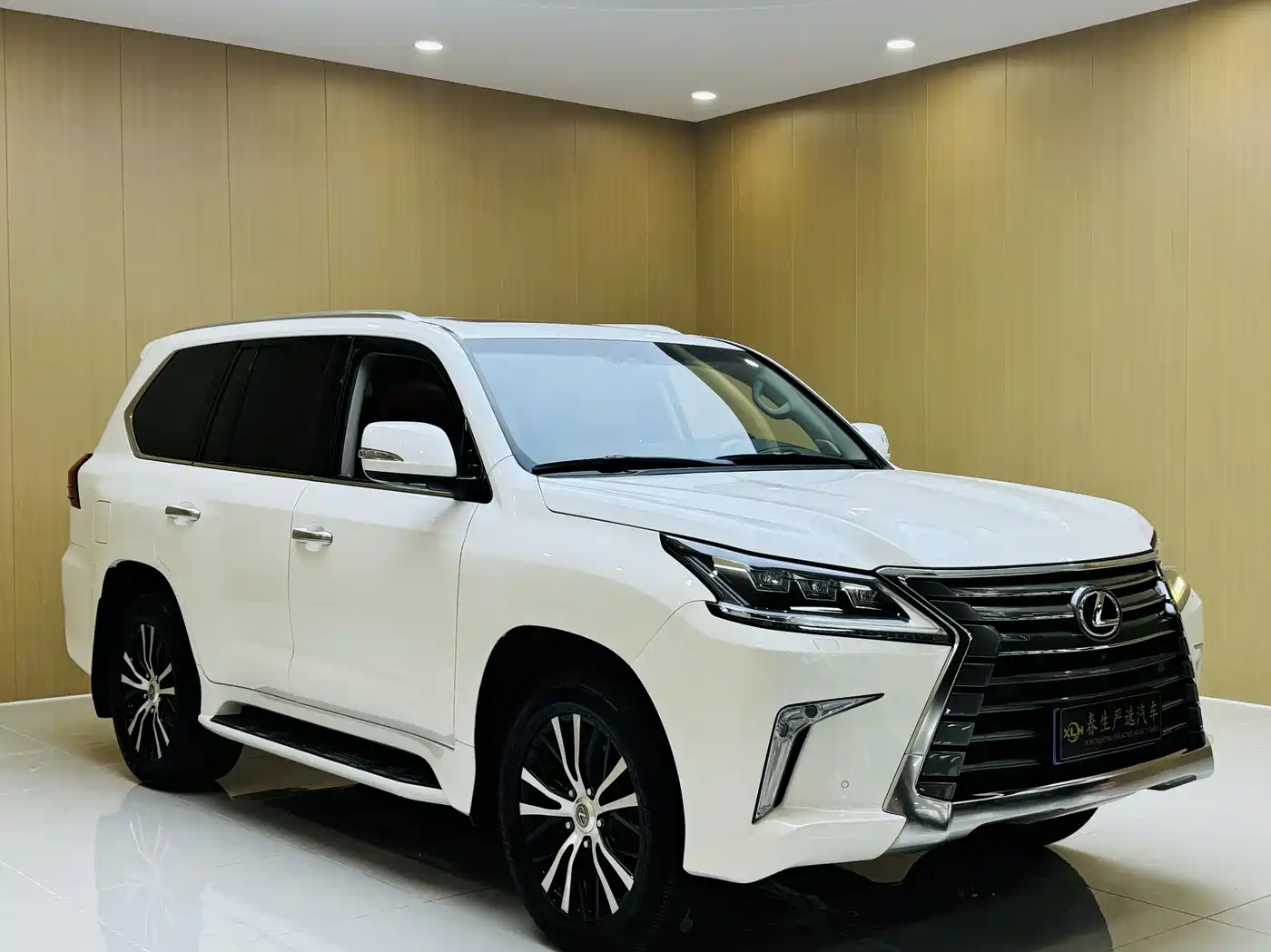 Lexus LX 2016 570 Dynamic Luxury Edition фото 3