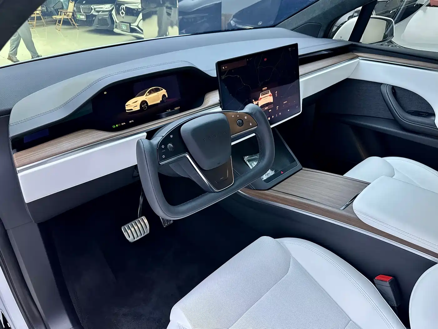 TESLA MODEL X