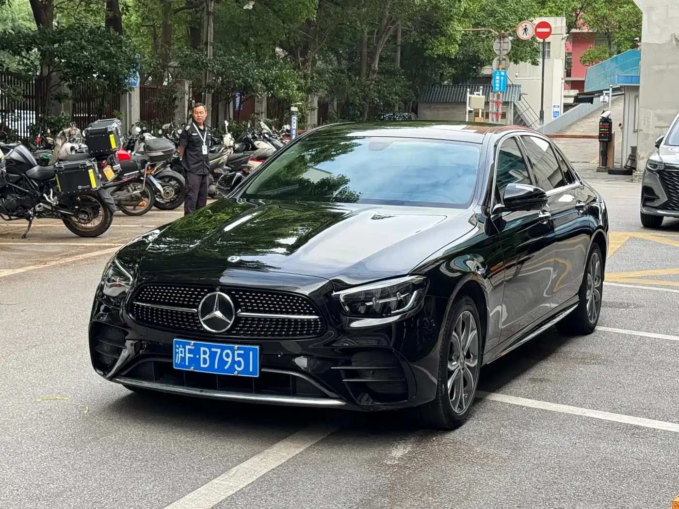 Mercedes-Benz E-Class 2021 E 300 L Sport Fashion фото 2