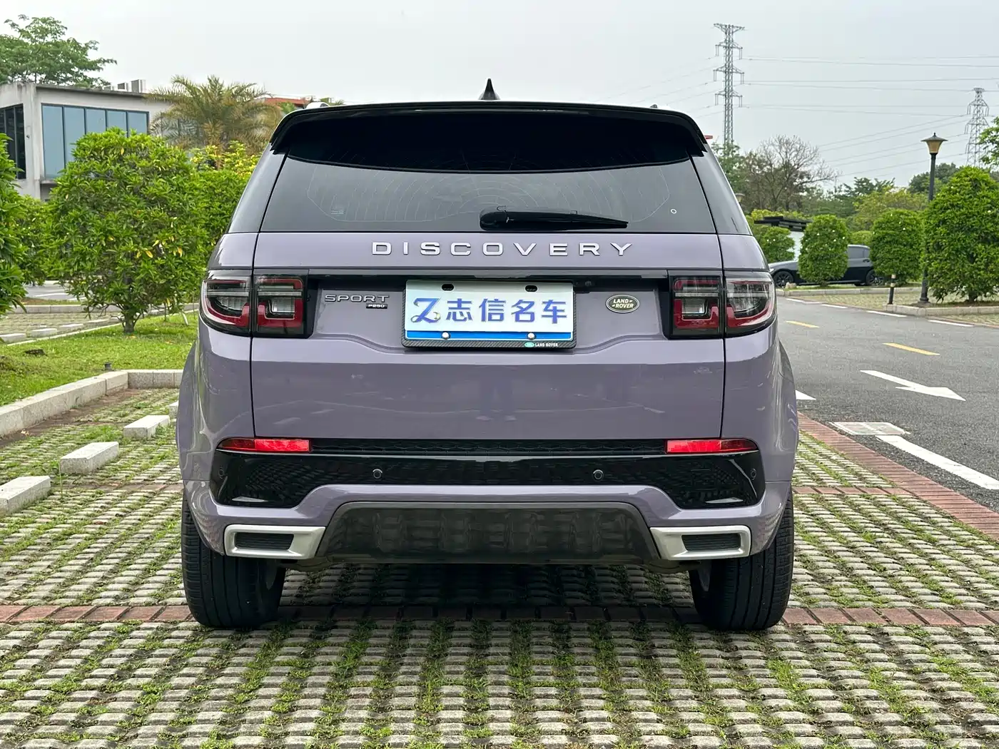 Land Rover Discovery Sport 2022 Model Year Second Facelift 249PS R-Dynamic SE Performance Technology Edition 5-seater фото 6