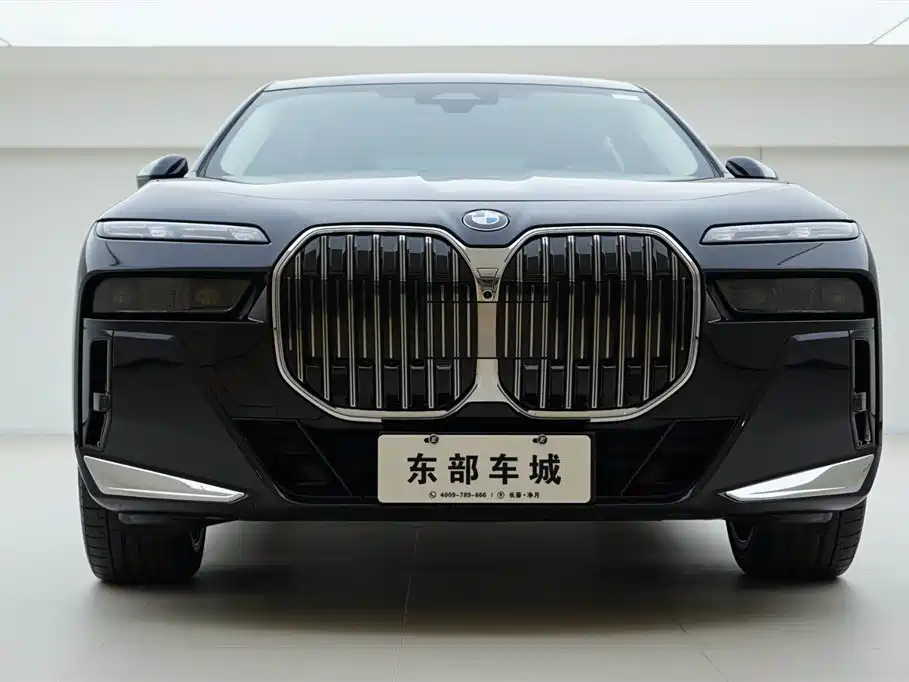 BMW 7 Series 2023 Model 740Li Leading M Sport Package фото 2