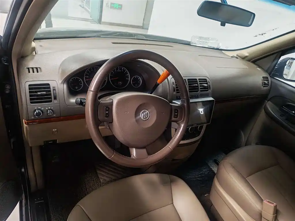 Buick GL8 2011 2.4L LT Executive Edition фото 7