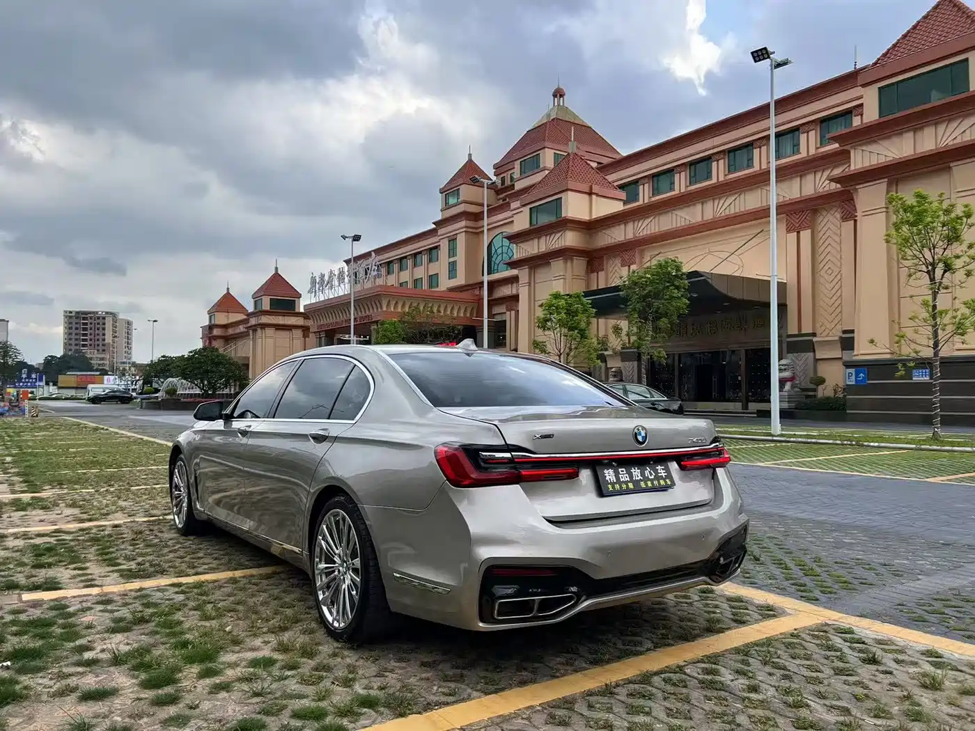 BMW 7 Series 2013 Model 740Li Luxury фото 6