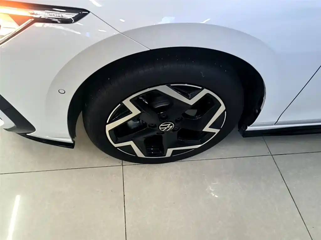 Volkswagen Golf 2025 300TSI R-Line фото 23