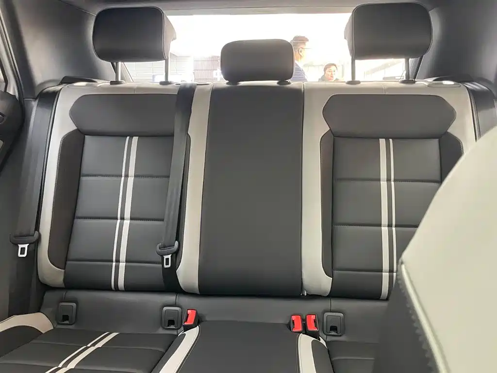 VOLKSWAGEN T-ROC EXPLORING SONGS