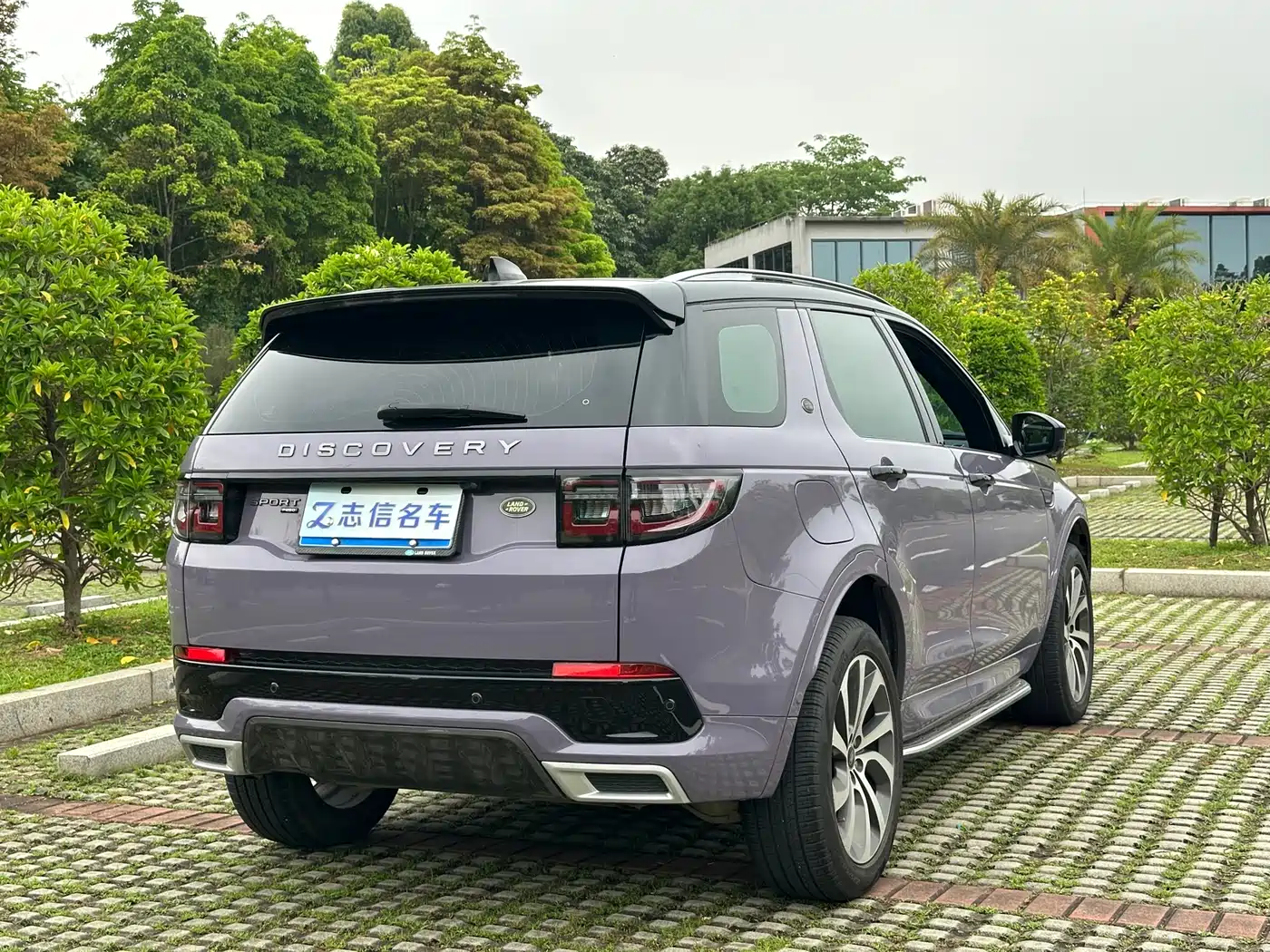 Land Rover Discovery Sport 2022 Model Year Second Facelift 249PS R-Dynamic SE Performance Technology Edition 5-seater фото 4