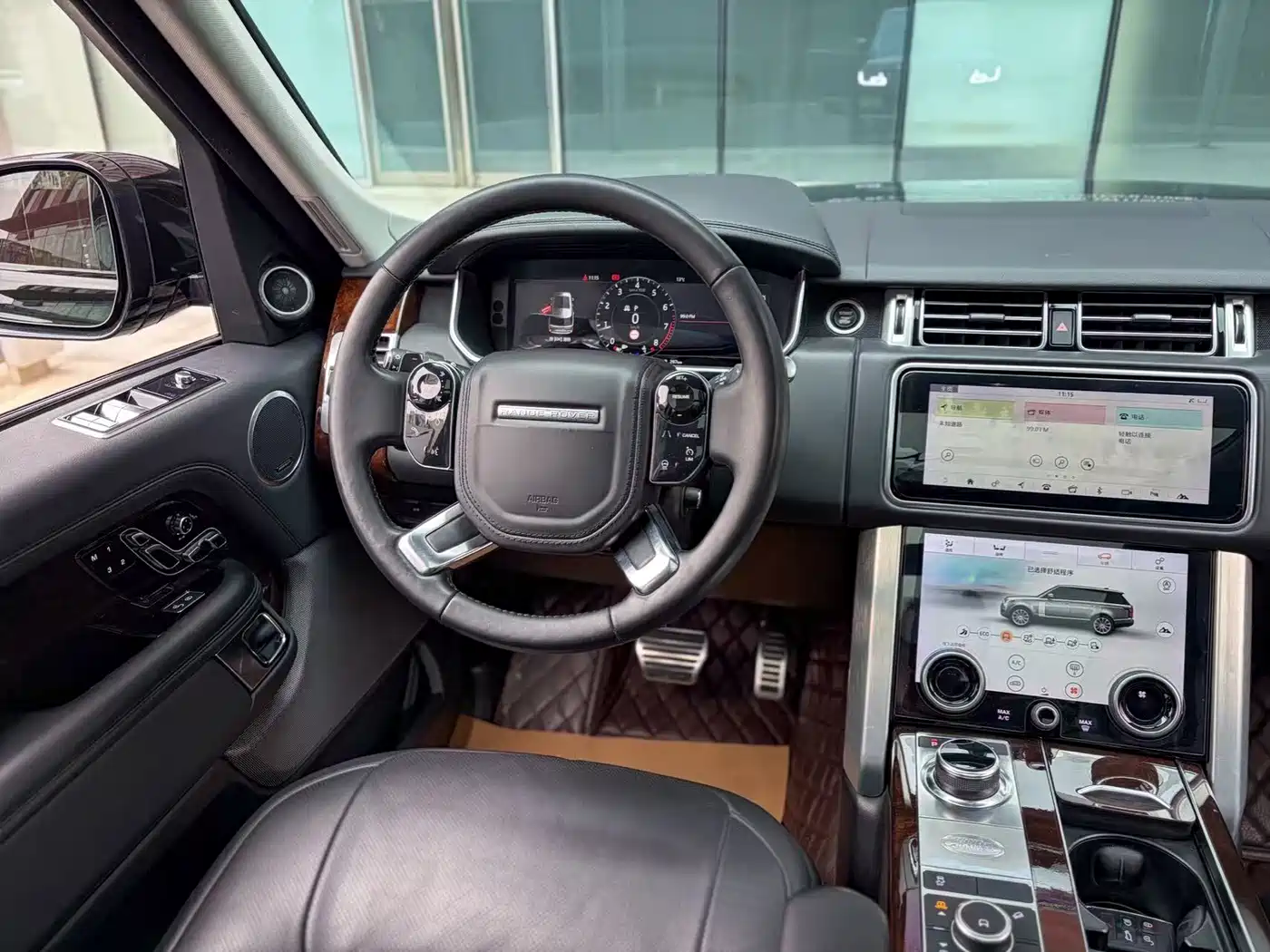 Land Rover Range Rover 2020 3.0 L6 Heritage Edition фото 7