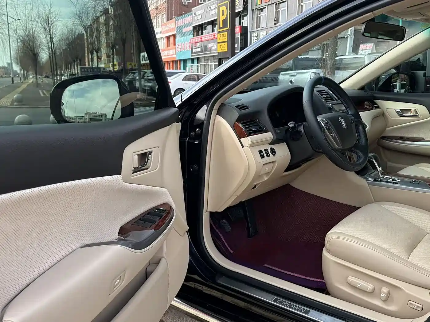 Toyota Crown 2012 2.5L Royal Leather Edition фото 7