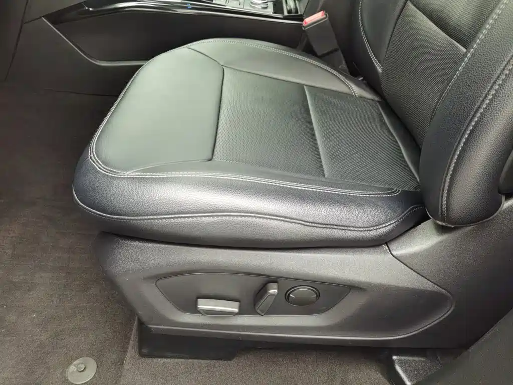 Фото 20 - Ford Explorer