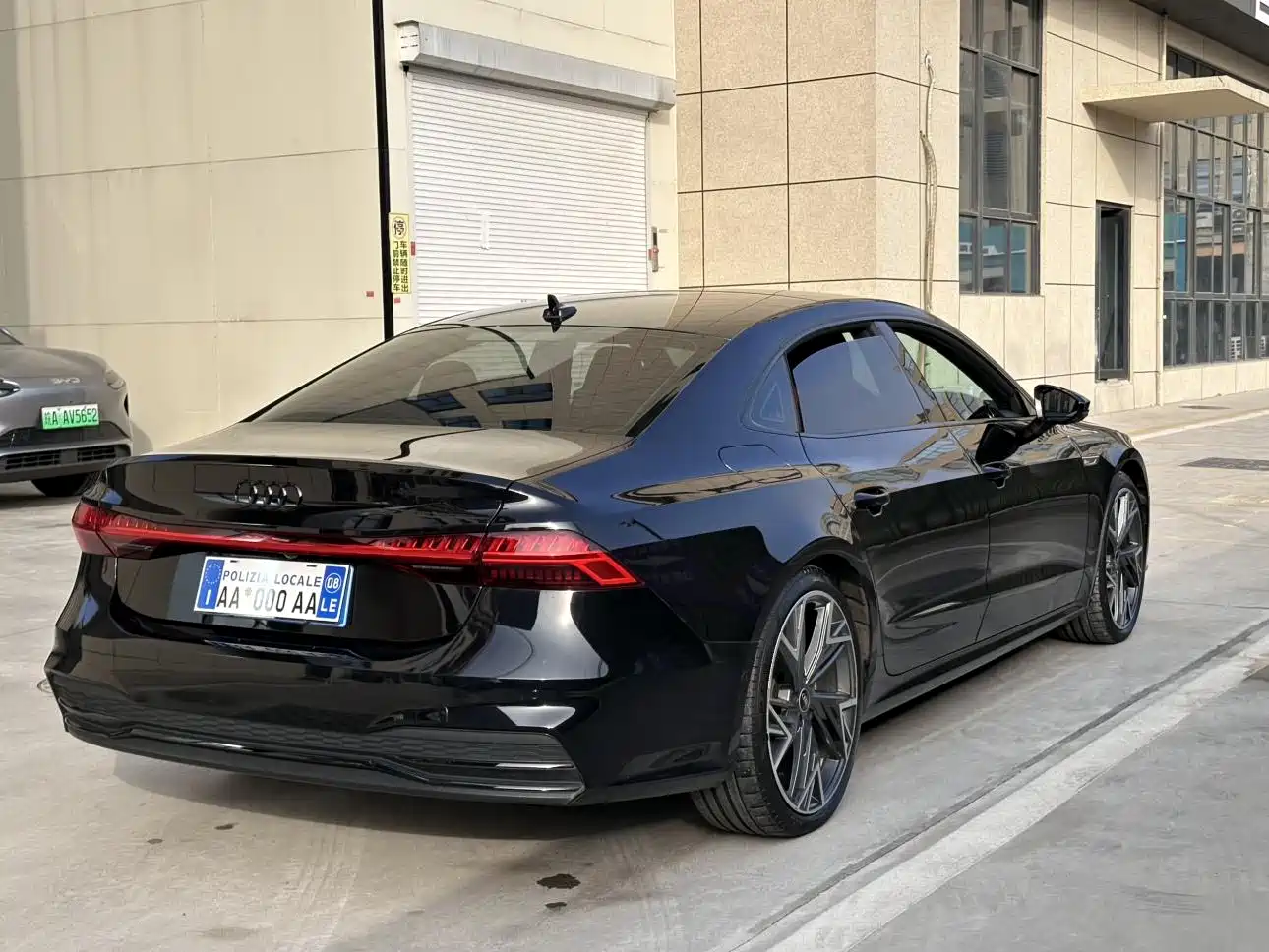 Audi A7L 2024 45 TFSI quattro S-line Black Warrior Edition фото 10