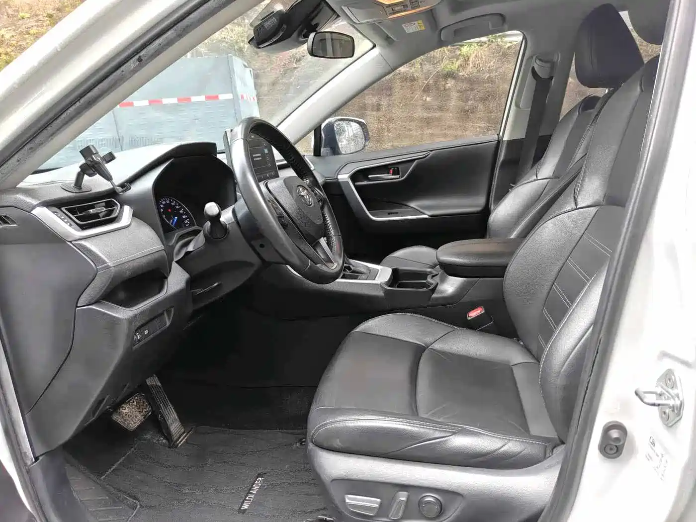 Toyota Wildlander 2021 Hybrid 2.5L E-CVT 2WD Luxury Edition фото 9