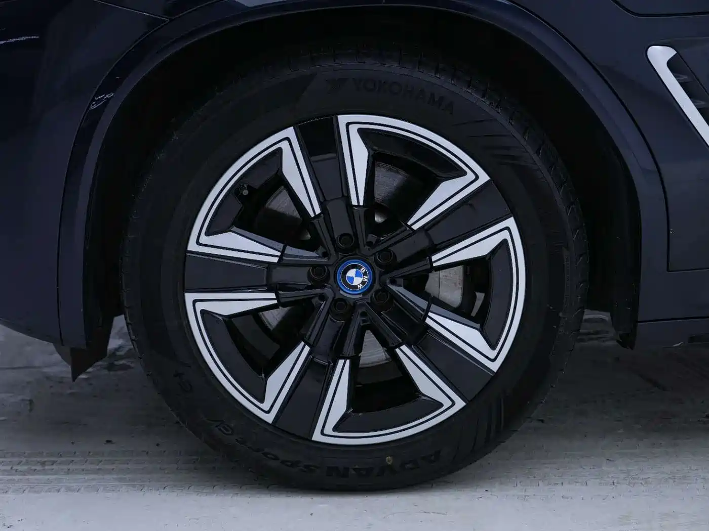 BMW iX3 2022 Facelift Leading Model фото 13