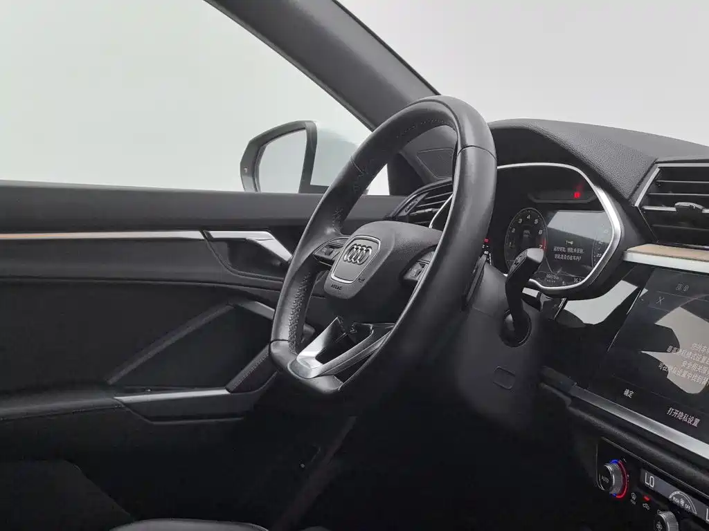 Фото 22 - Audi Q3