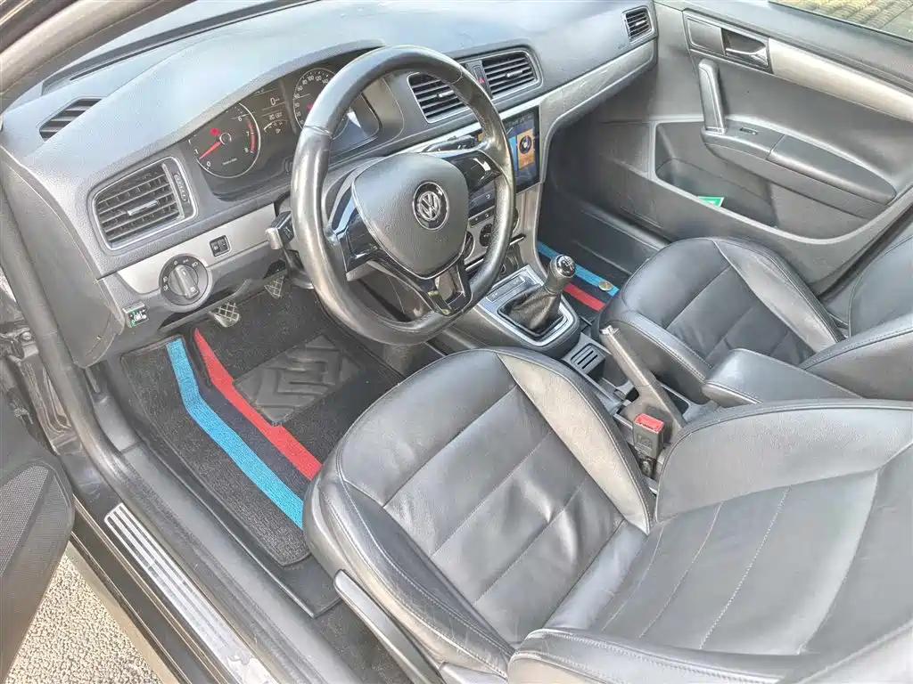 Volkswagen Lavida 2013 Facelift Classic 1.6L Manual Comfort фото 8