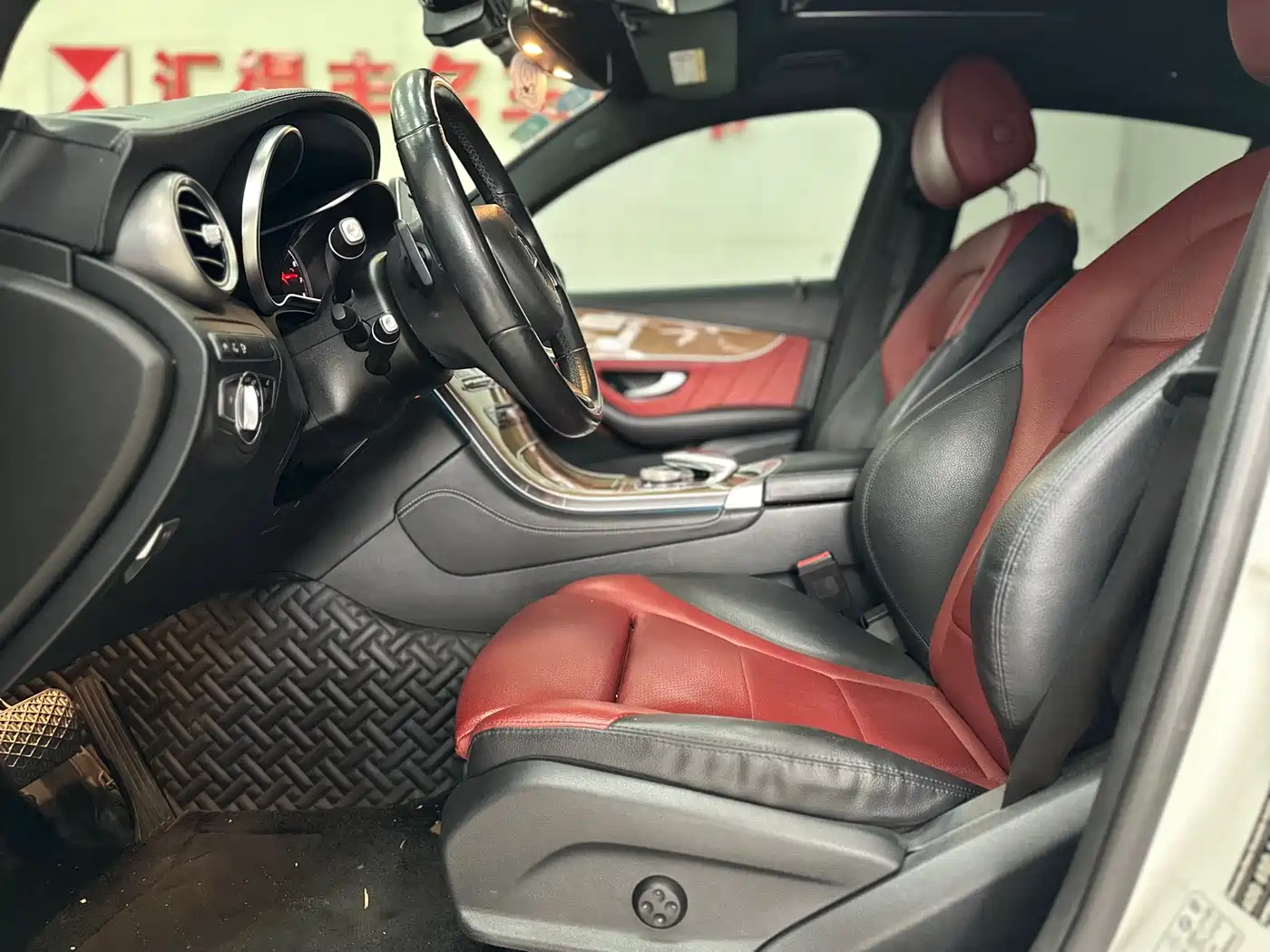Mercedes-Benz GLC Coupe 2019 GLC 260 4MATIC Coupe SUV фото 7