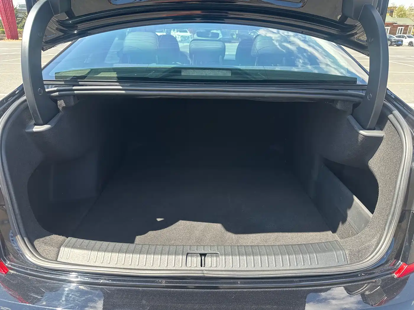 Volkswagen Passat 2022 280TSI Elite Edition фото 20