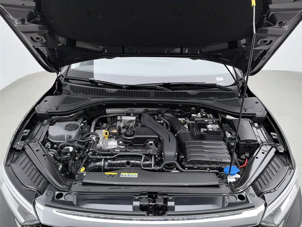 Volkswagen Sagitar 2025 Model Year 3rd Facelift 300TSI DSG Surpassing Edition фото 6