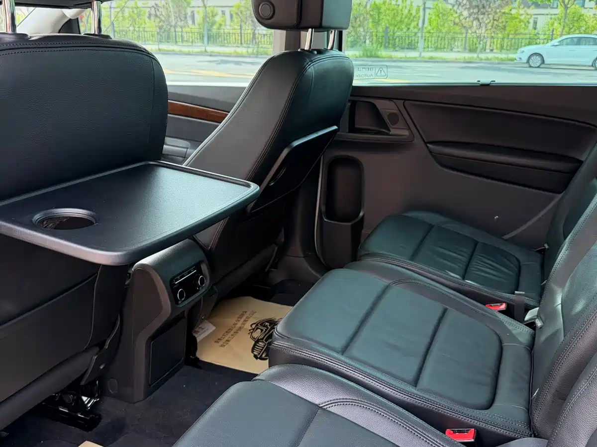 Volkswagen Sharan 2014 2.0TSI Comfort фото 11