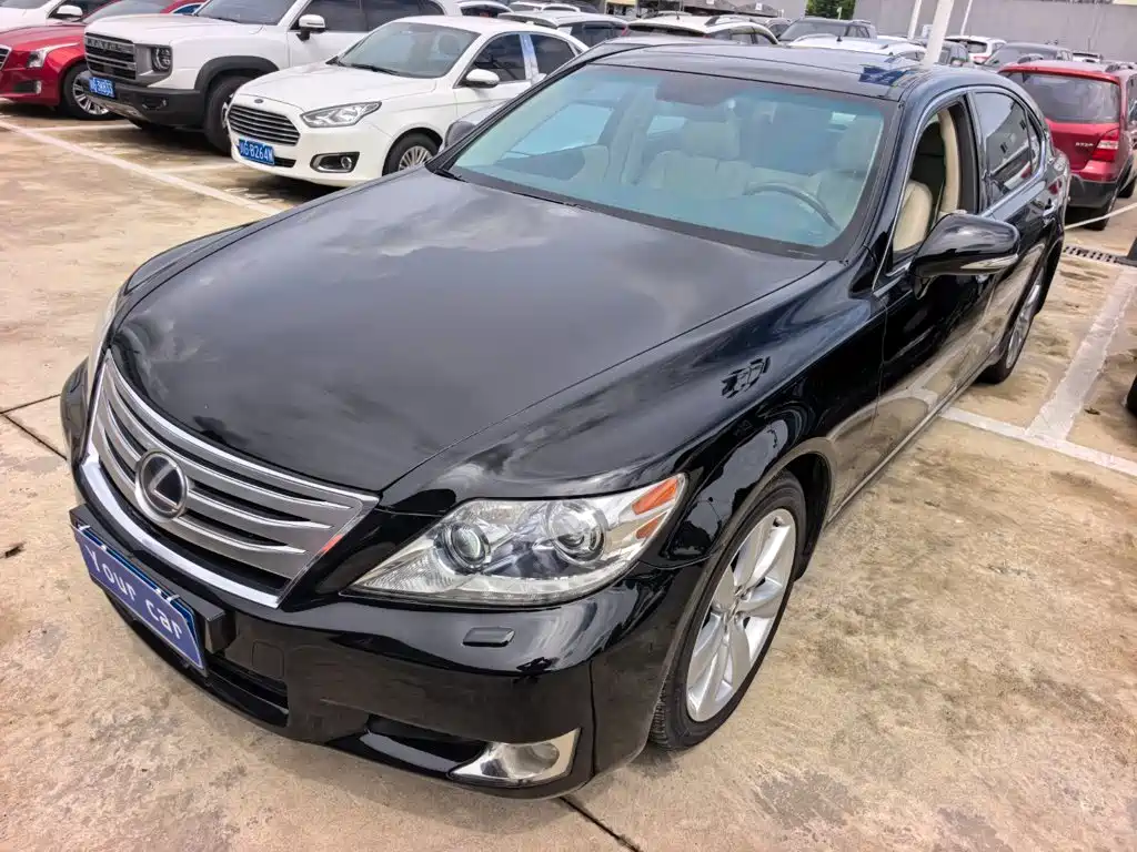 Фото 1 - Lexus LS