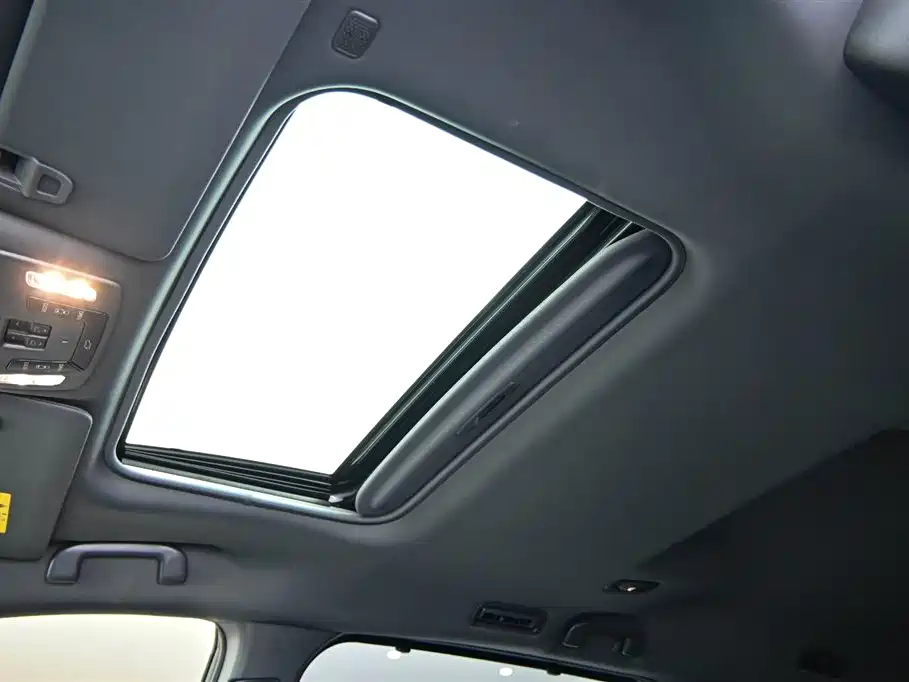 Toyota Sienna 2021 2.5L Hybrid Premium Edition фото 33