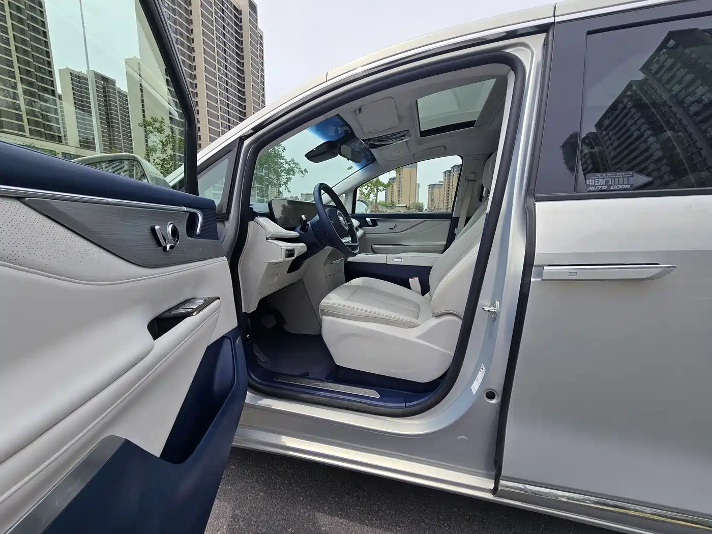 Buick GL8 New Energy 2024 Landglory Luxury Edition 7-Seater фото 4