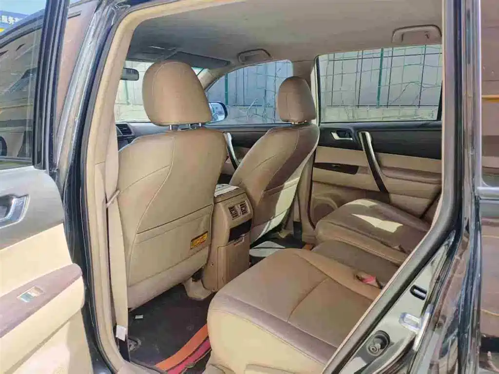 Toyota Highlander 2012 2.7L 2WD 7-Seater Luxury Edition фото 6