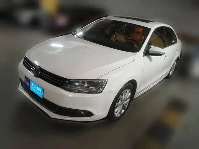 Volkswagen Sagitar 2012 1.6L Automatic Comfort Type — фото 1