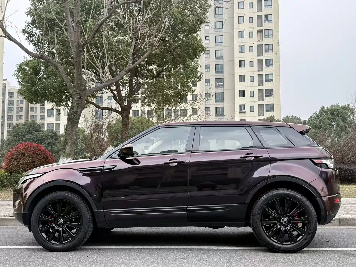 Land Rover Range Rover Evoque 2015 2.0T 5-Door Intelligent Edition фото 4