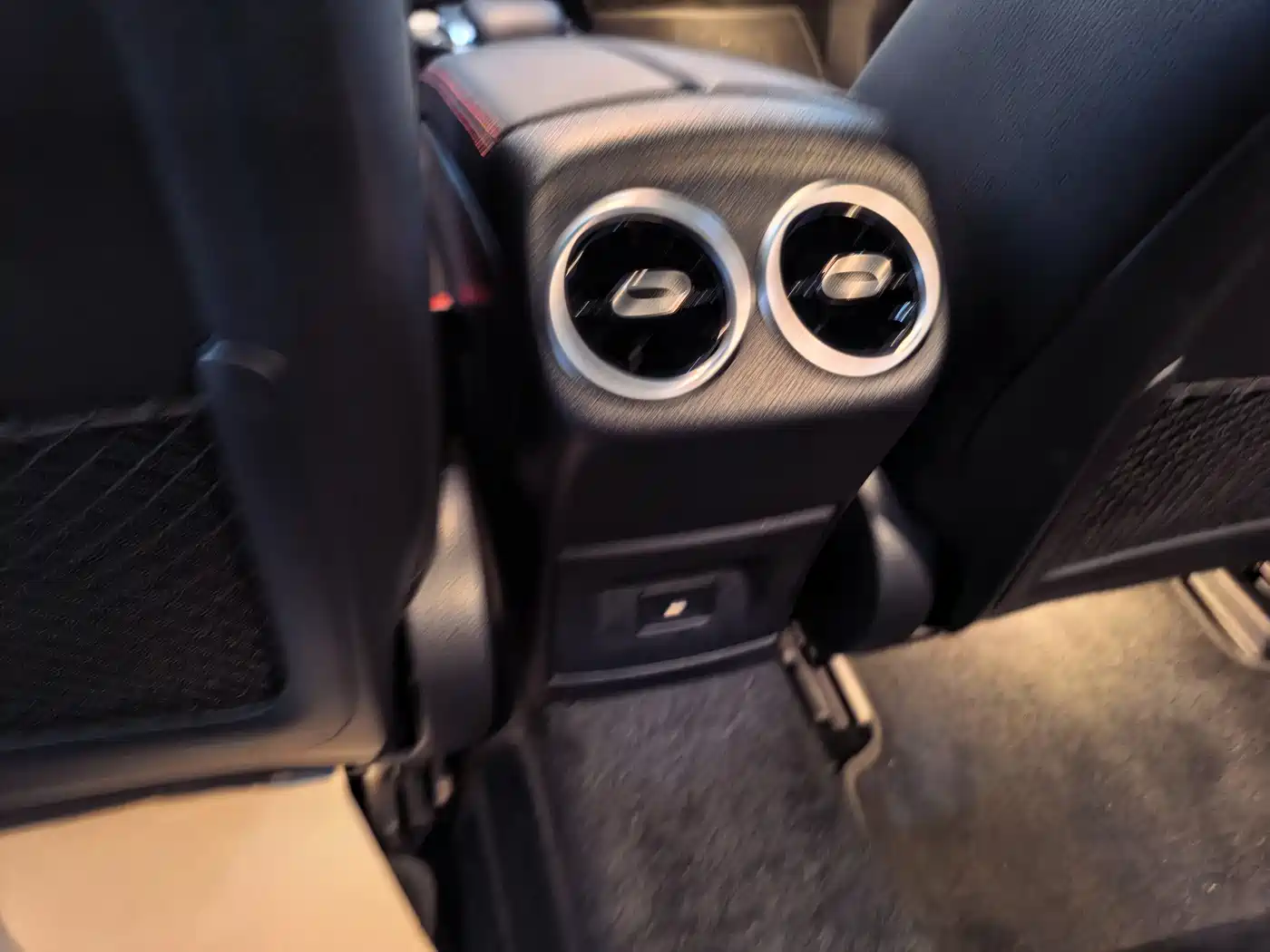 Mercedes-Benz A-Class 2024 A 200 L Fashion Edition фото 8