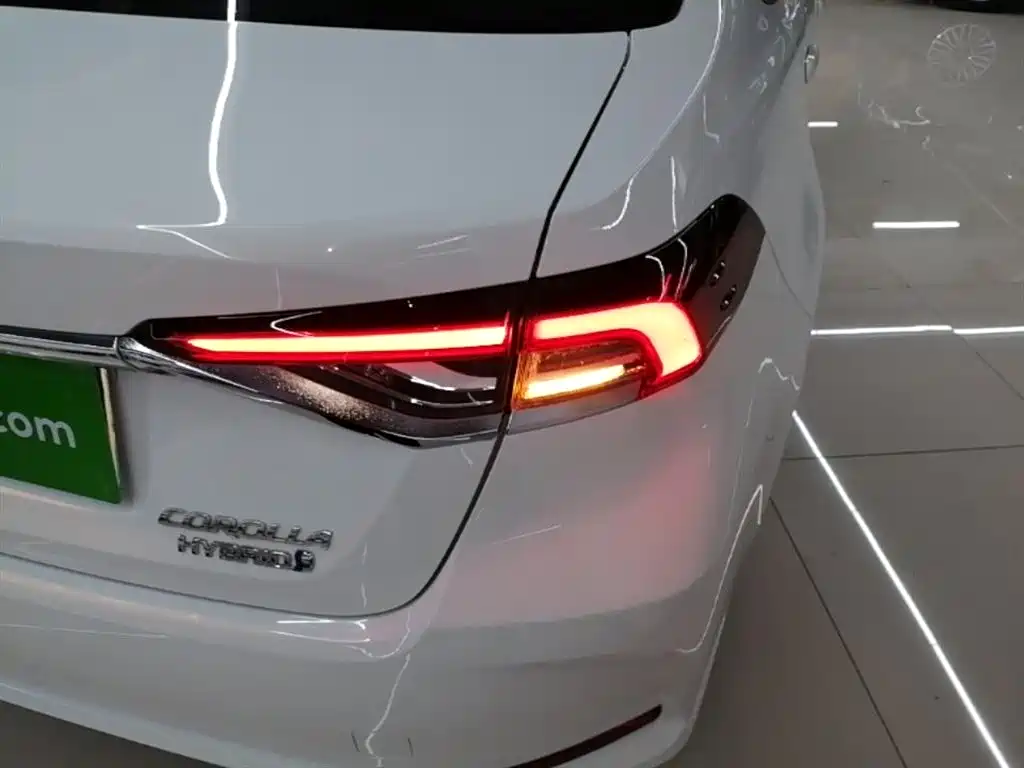 Toyota Corolla 2023 1.8L Smart Hybrid Dual Engine Elite Edition фото 8