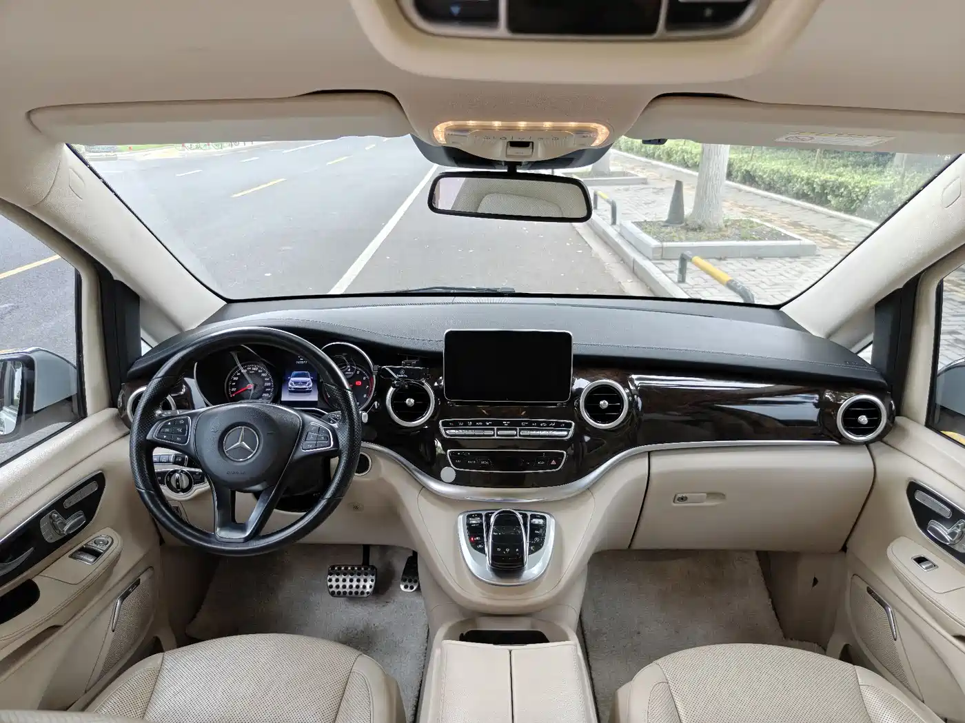 Mercedes-Benz V-Class 2016 V 260 L Premium Long фото 4