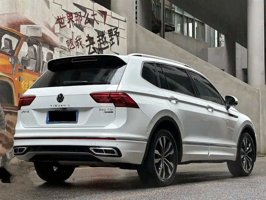 Volkswagen Tiguan L 2023 380TSI 4WD R-Line Premium 7-seater фото 5