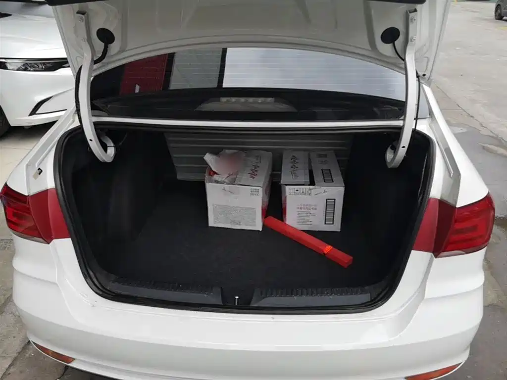 Volkswagen Santana 2017 Gran Santana 1.6L Auto Trendline фото 19