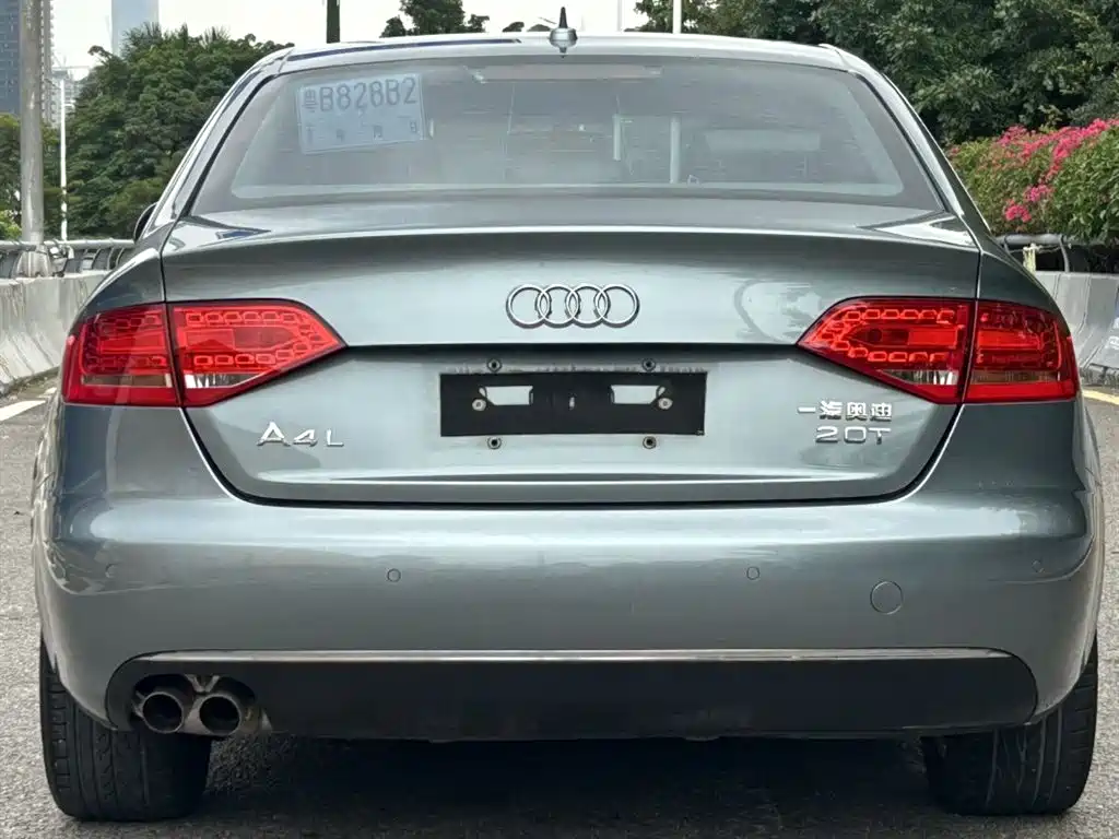 Audi A4L 2010 2.0 TFSI Technology фото 2