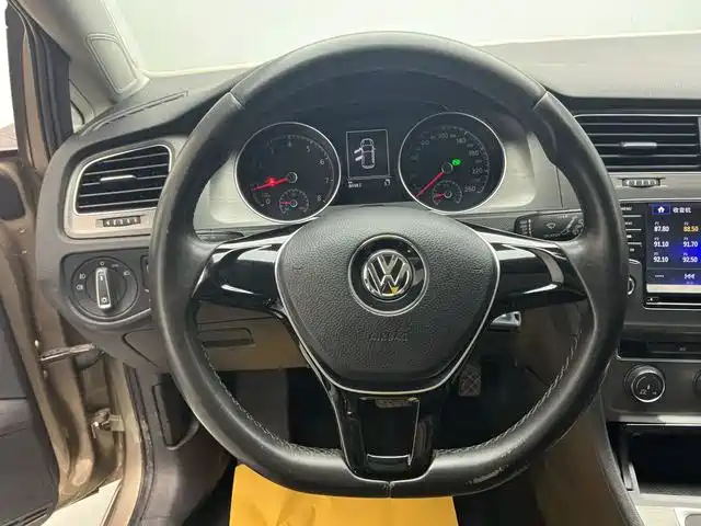 Volkswagen Golf 2015 1.6L Automatic Comfort фото 10