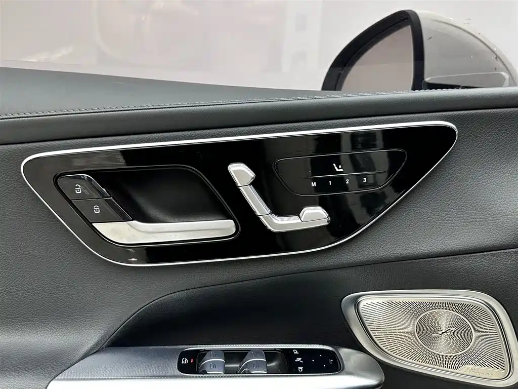 Mercedes-Benz GLC 2023 GLC 300 L 4MATIC Sport 5-Seater фото 15