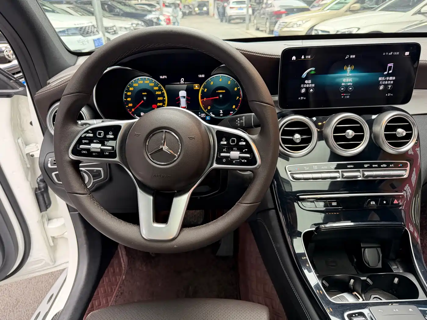 Mercedes-Benz GLC 2020 Facelift GLC 260 L 4MATIC Dynamic фото 19