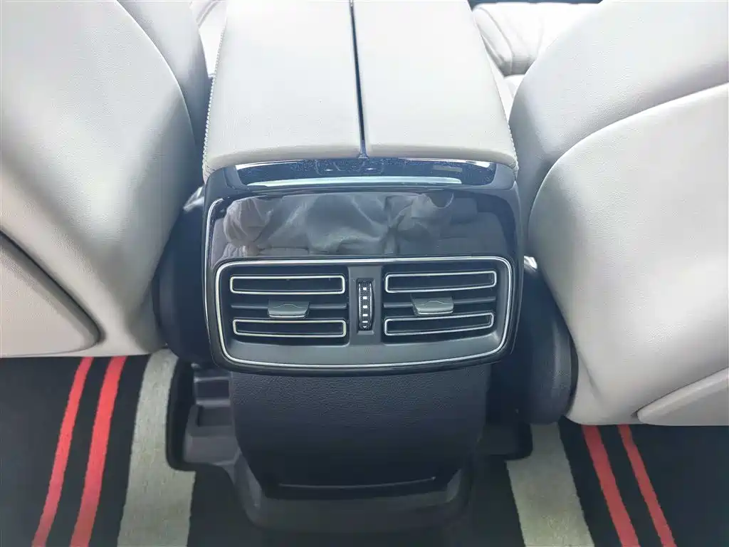 BYD Tang New Energy 2025 DM-i 115KM Flagship фото 10