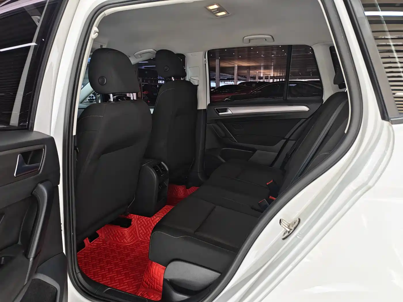 Volkswagen Golf Sportsvan 2016 1.6L Automatic Comfort фото 8