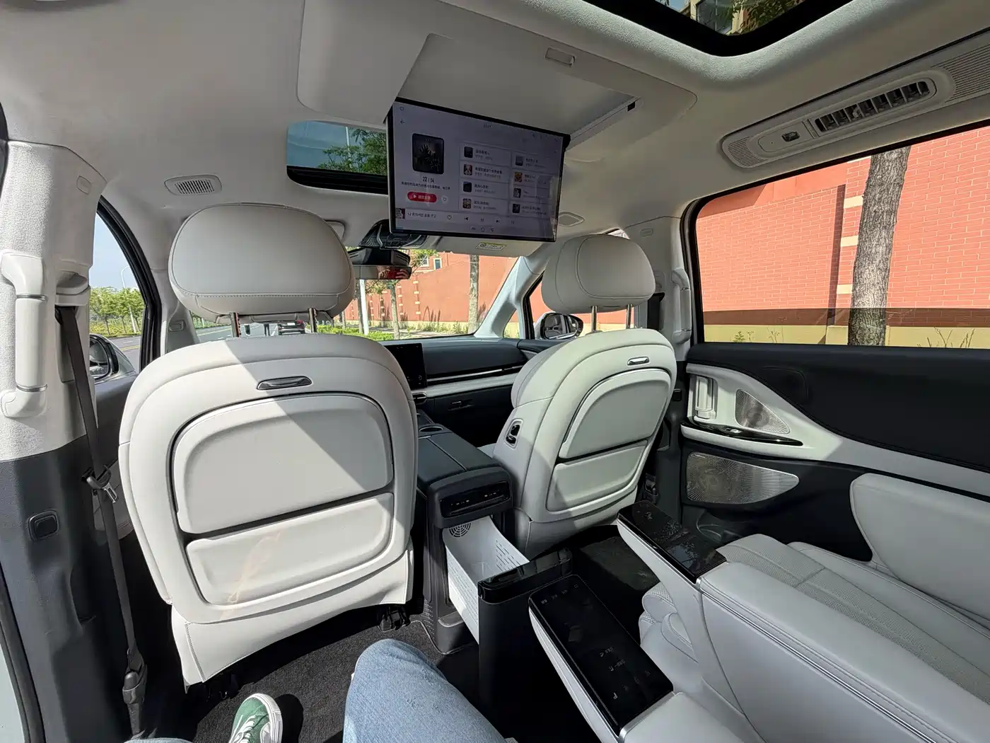 Voyah Auto Voyah Dreamer 2025 PHEV AWD Flagship Qian Kun Edition фото 15