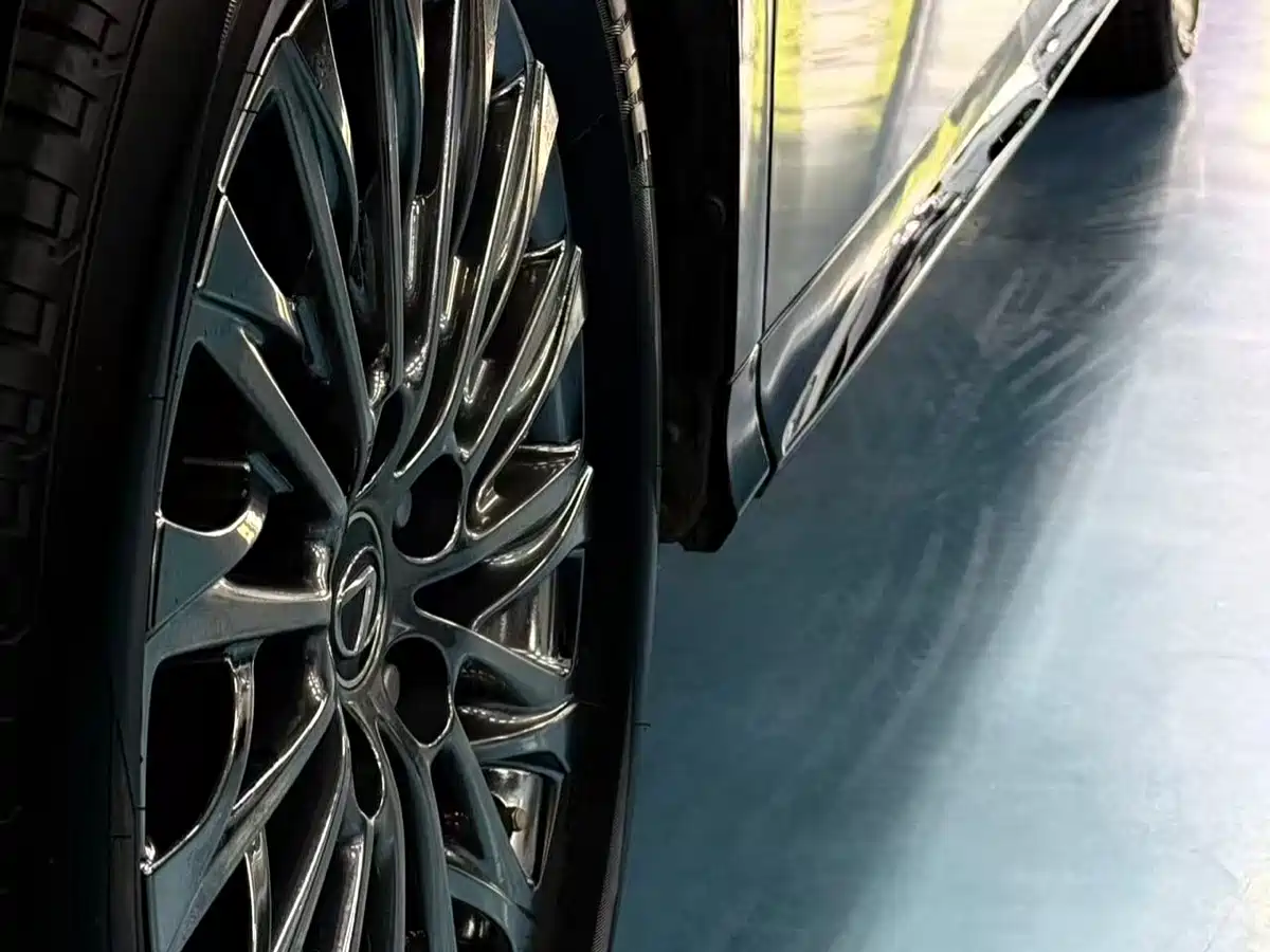 Lexus LM 2020 300h Seven-Seater Elegance Edition фото 12