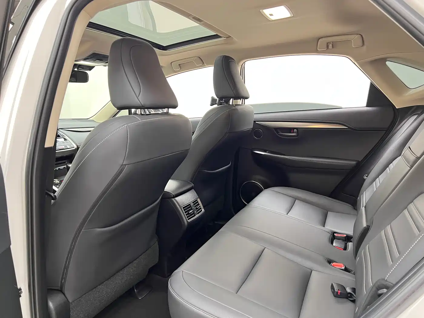 Lexus NX 2020 300h FWD F Sport China VI фото 19